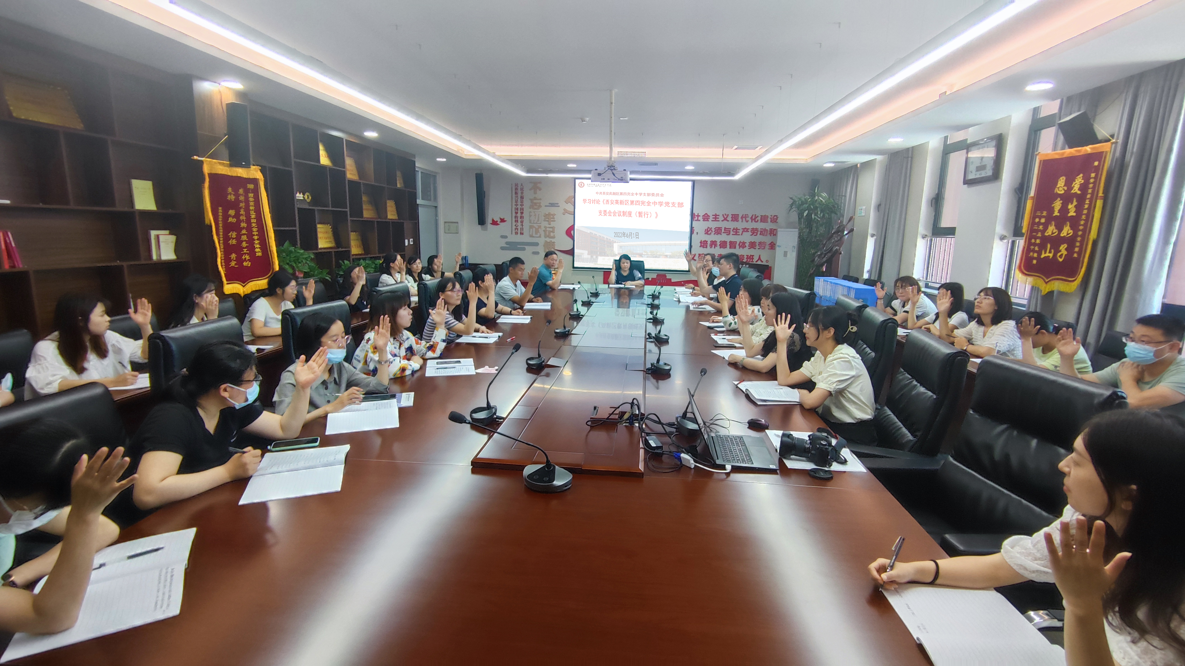 西安高新第四完全中学和第一学校,西安高新区第四完全中学