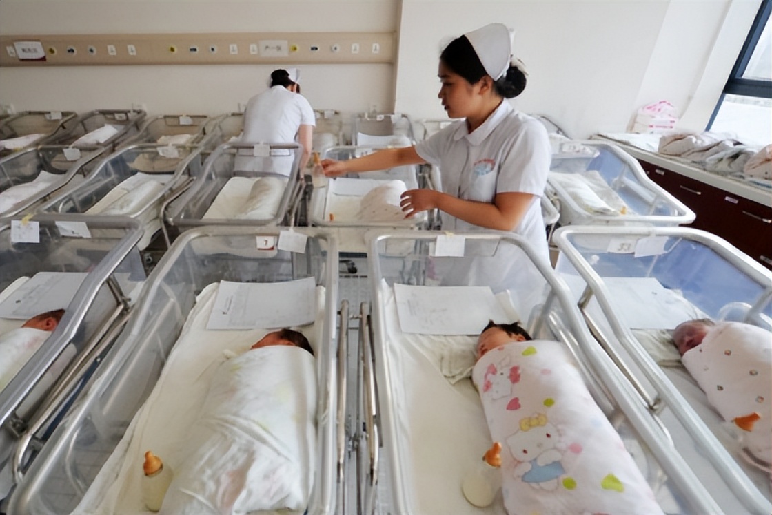 三胎政策会提高生育率吗,生育率为何在放开二孩后反降