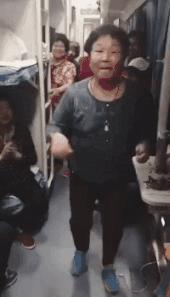 轻松一刻：这样的破电脑，收废品的竟然出价500块钱收，真是疯了