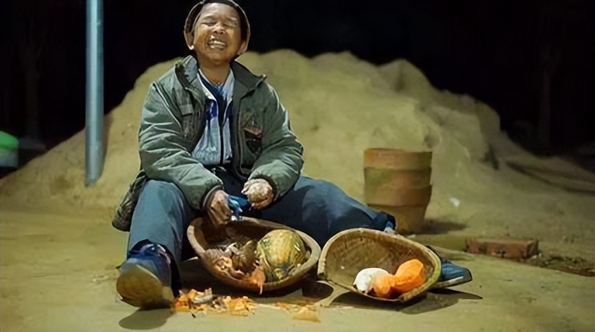 广西小矮人全部视频,广西南宁男网红小矮人