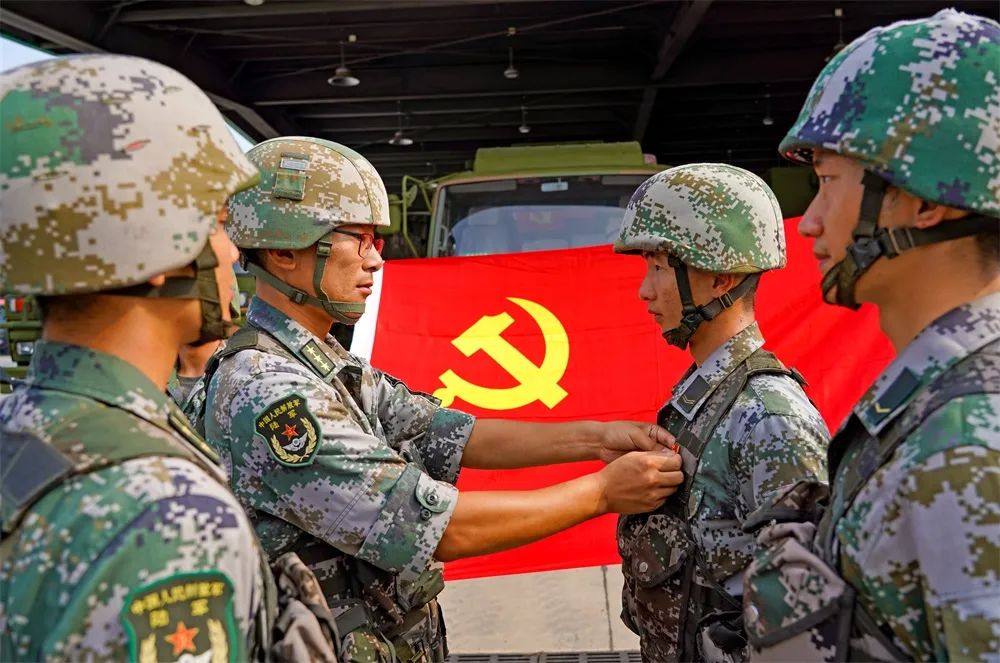 第71集团军：祝福伟大的*党**，跑出新时代奋斗强军的加速度