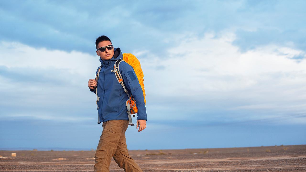 户外装备届的“爱马仕”，一件冲锋衣5000元，背后的大佬竟是安踏