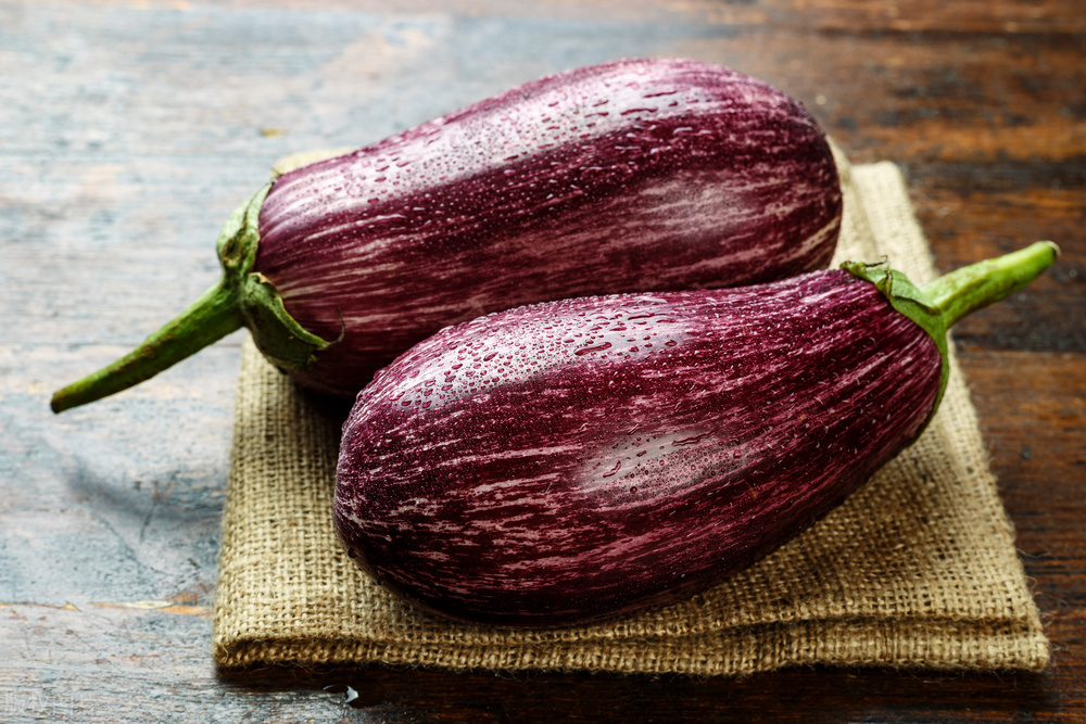 中年女性要少吃糖,要想不显老多吃花青素食物