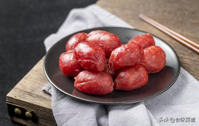 00后男大学生“特种兵式”旅游走红，背包常备这5样，旅途不受罪