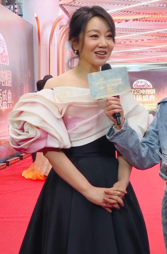 万茜张萌参加盛典的图片,李小冉出场美艳众人