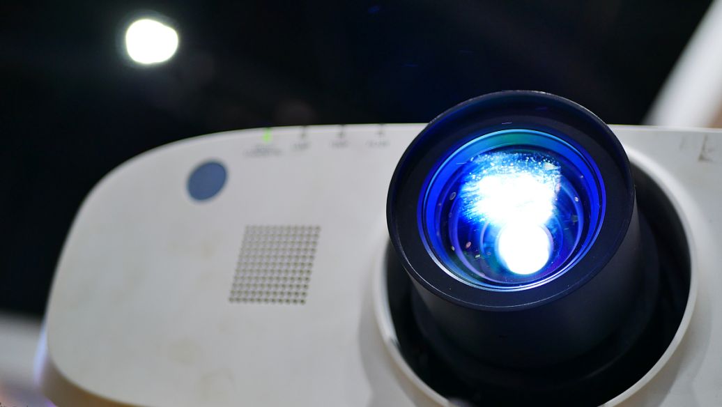 投影仪怎么选看什么配置,挑选投影仪看好以上六点就足够