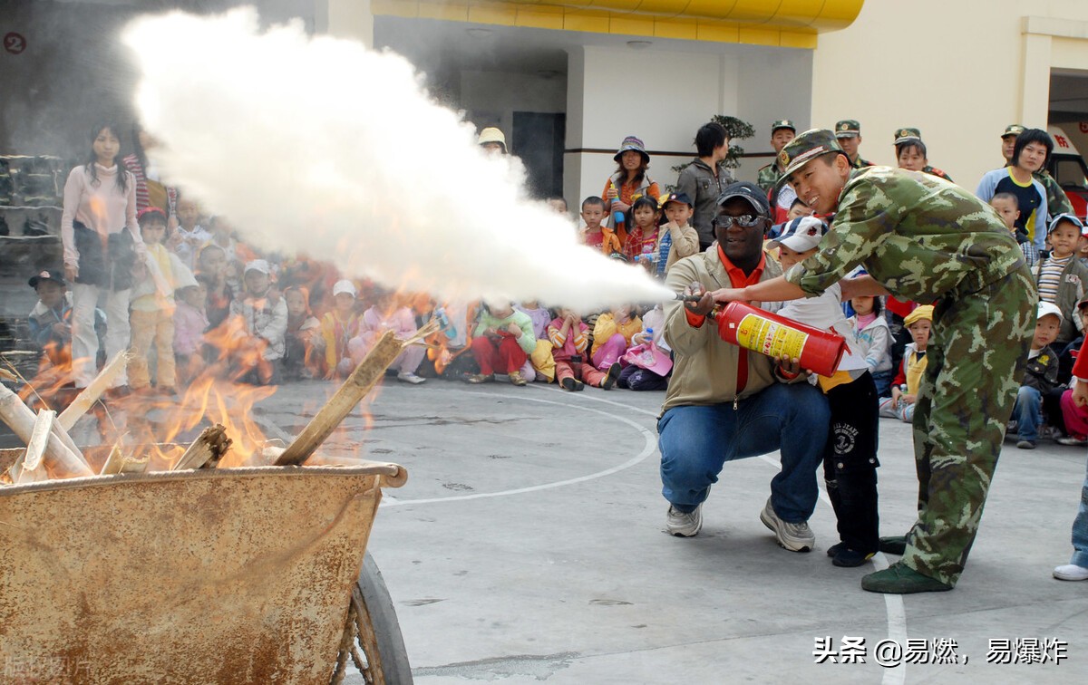 泡沫灭火器与干粉灭火器用途区别,泡沫灭火器和干粉灭火器的区别