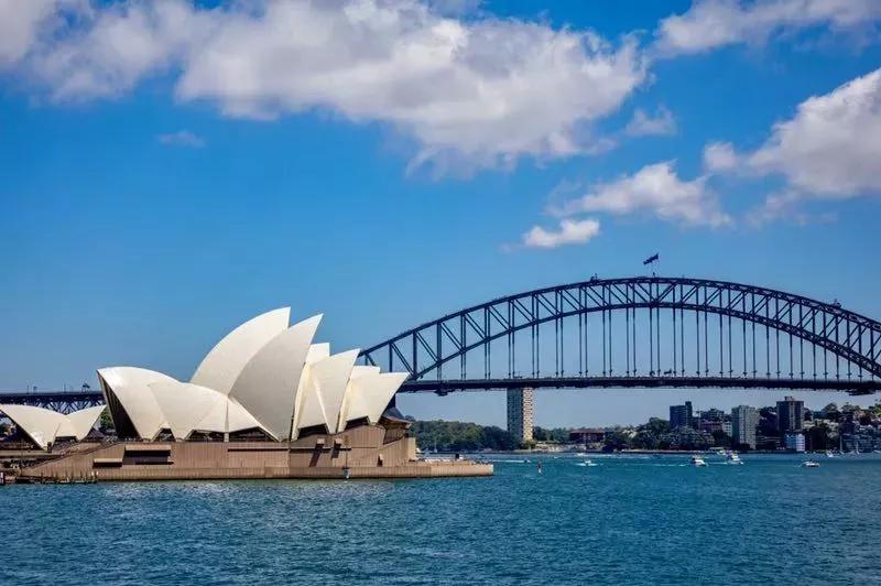 在不同国家和地区,用一百块钱可以买到多少东西?