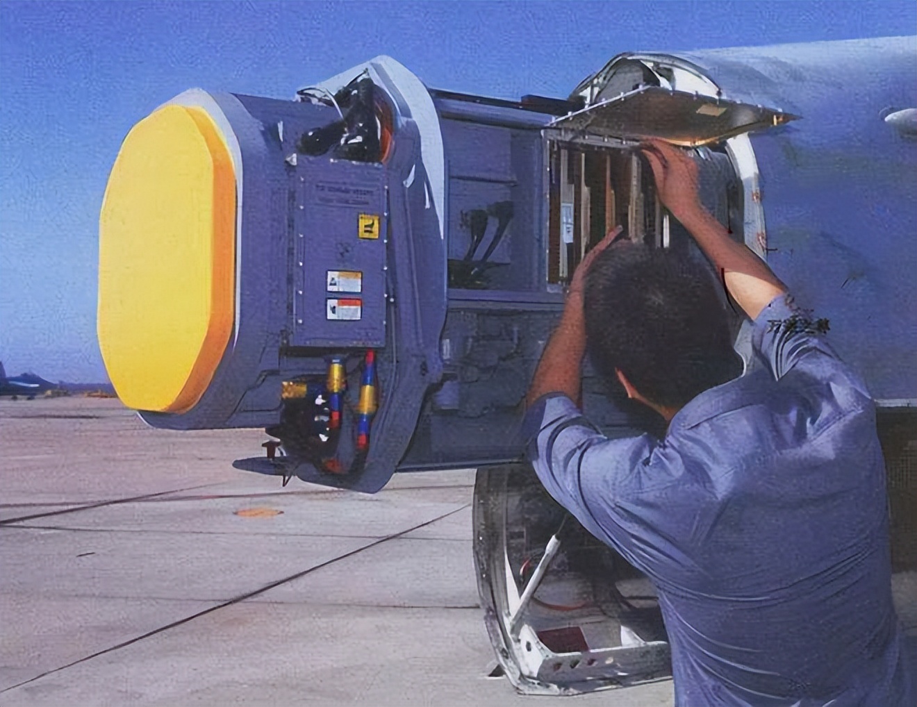 世界最强电子攻击机ea-18g咆哮者,美国空军ea-18g咆哮者攻击机