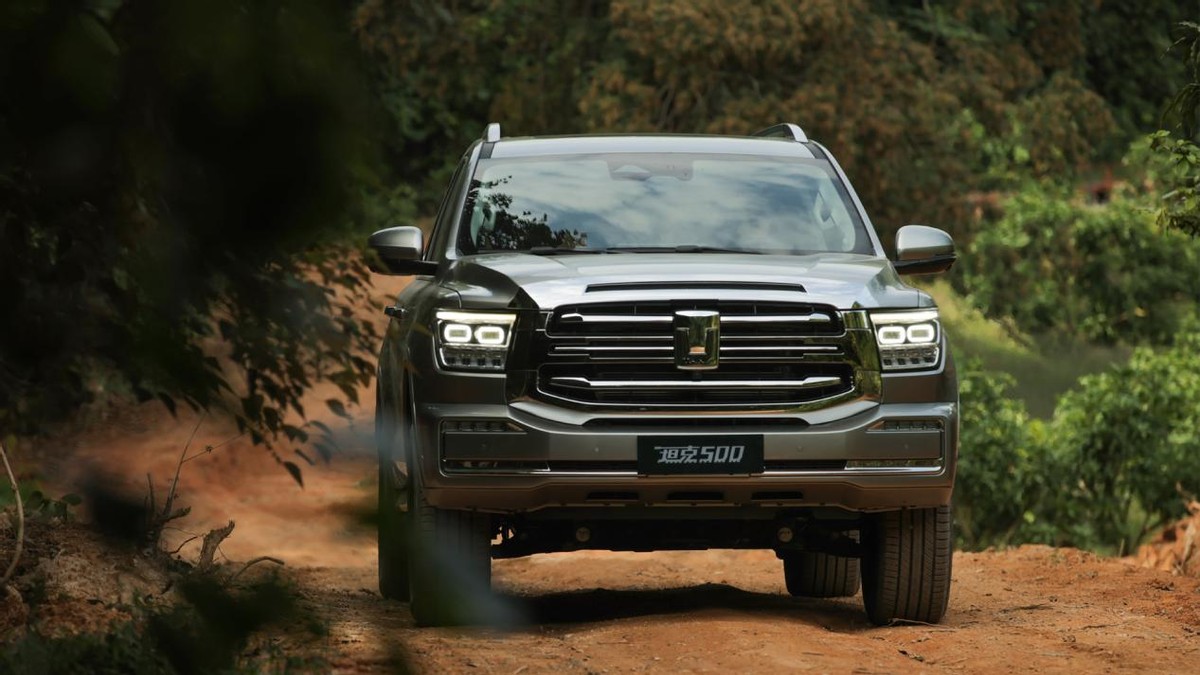 坦克500vs路虎卫士120,坦克500拔河路虎卫士