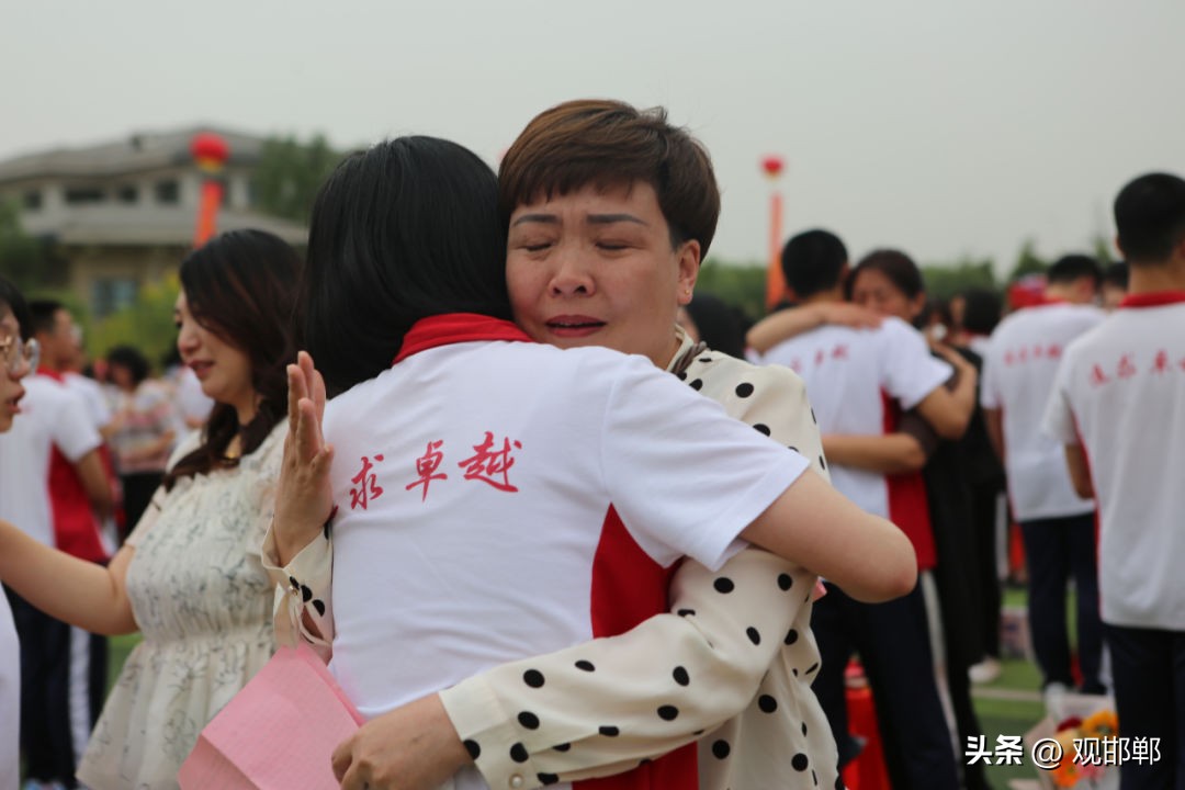 以爱之名育心成长主题活动,成人礼仪式学校举办