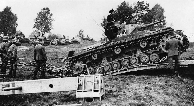 慕容大讲堂:闪击波兰的惨痛经验教训