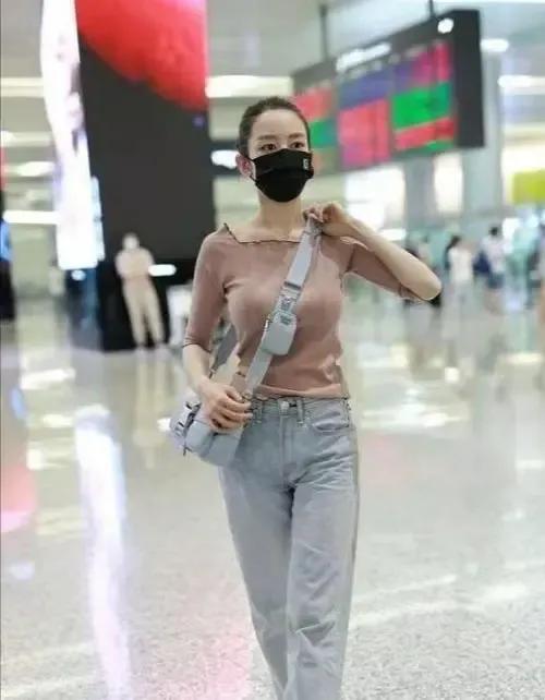 郎朗老婆吉娜的腰有多细,郎朗妻子吉娜深v礼服大秀好身材