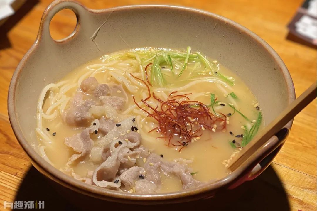 关于烧烤的故事，在郑州「大红玩子」的烟火气中延续