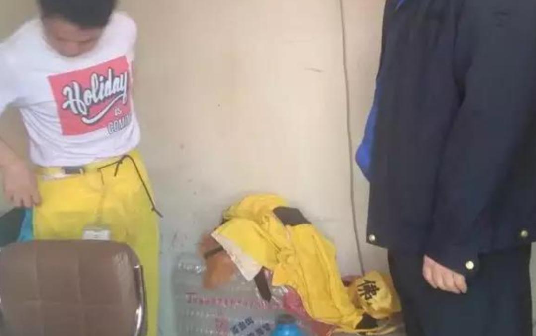 16岁卖青蛙,创业摆摊卖青蛙