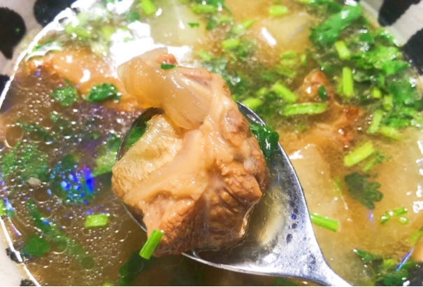 家常炖羊肉好吃不柴不膻,冬季炖羊肉必加一物