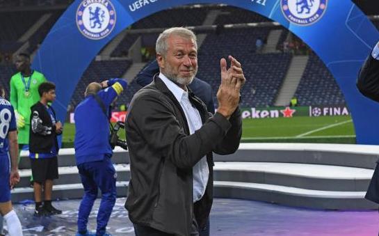 应该谴责而不是赞美，英媒呼吁蓝军球迷攻击阿布，想体面离开都难