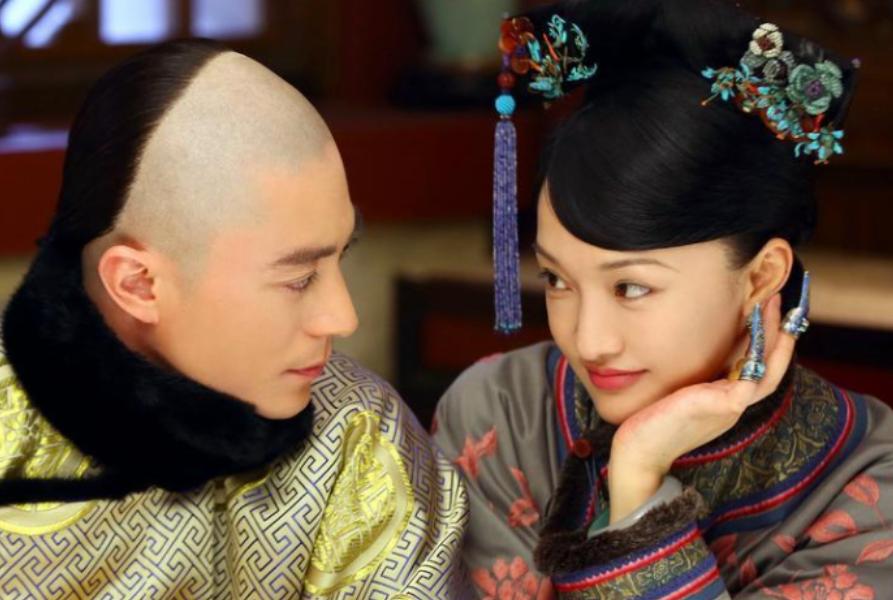 周迅青春靓丽蔡少芬人老珠黄,给皇后