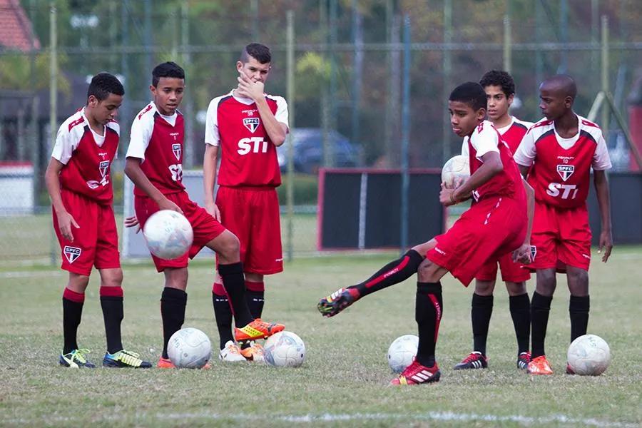 巴西4比2战胜德国,巴西4-1战胜韩国队