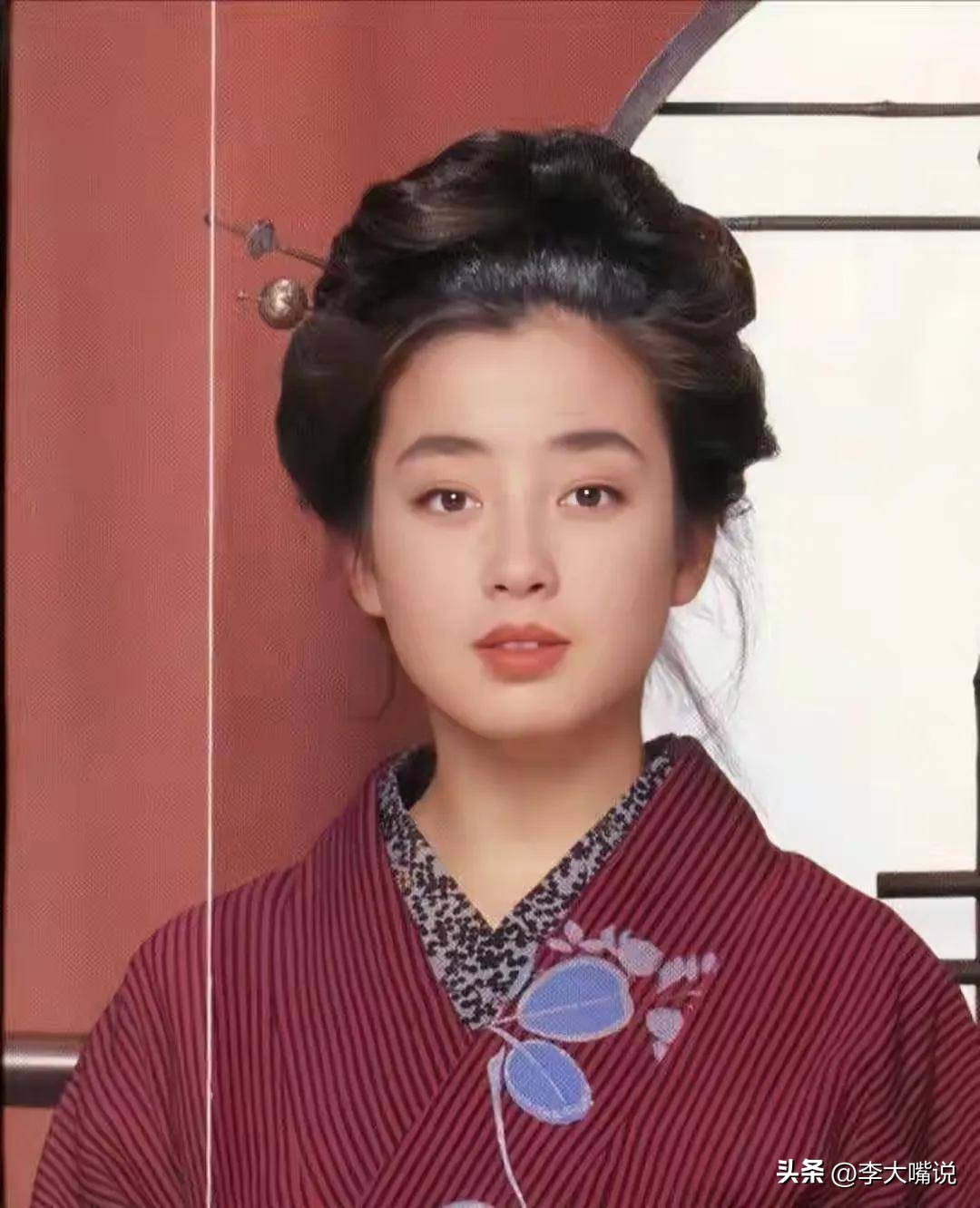 被母亲送给导演，被强迫拍摄，她的一生有多可悲