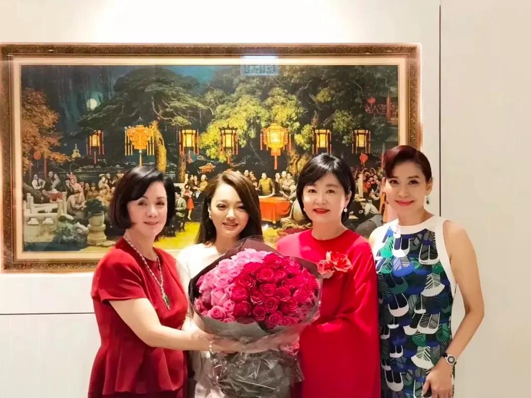 一定要让自己看起来很有钱的样子,让你的照片变得看起来很高级