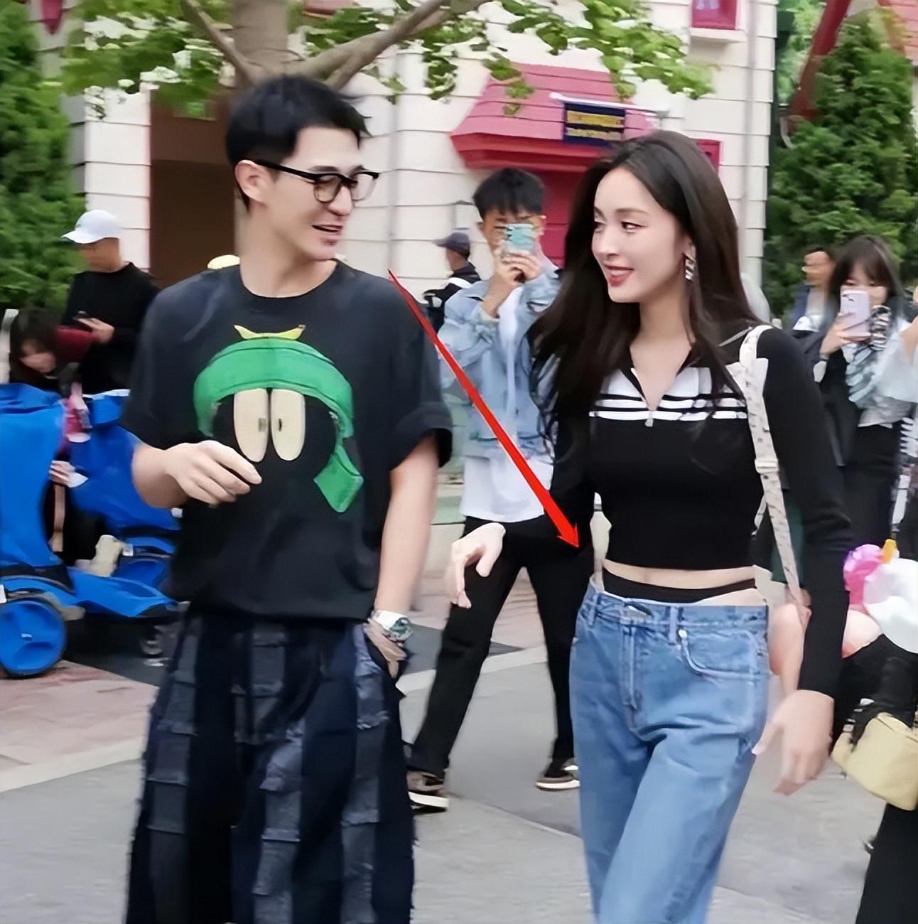 娜扎牛仔裤引争议,娜扎黑色破洞裤