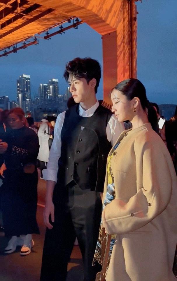 lv香港大秀龚俊衣服,看lv大秀