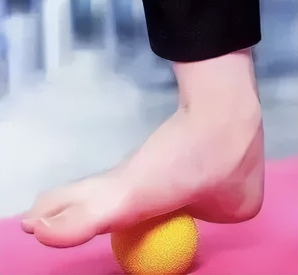 走路前脚掌和脚趾疼痛是怎么回事,走路前脚掌痛要怎么自愈