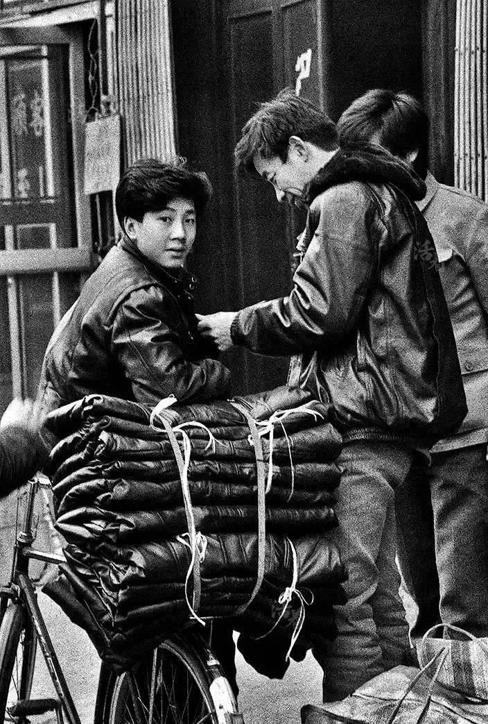 罕见照片，世界上胸最大的女人，女人舌头10.16厘米，你见过吗