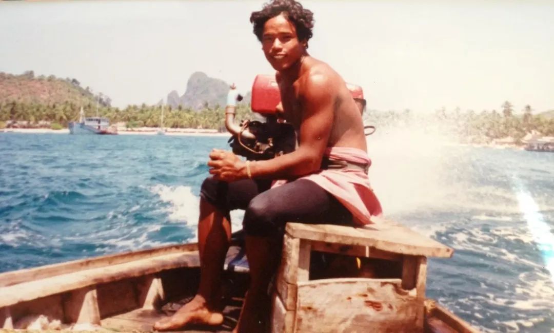 泰国渔民苦等瑞典初恋23年！绝美爱情爆红油管获600万*放播**：感动