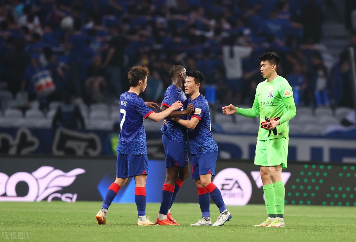 大反转！他曾被申花球迷嘲讽不配进一线队，如今却成中超最佳门将