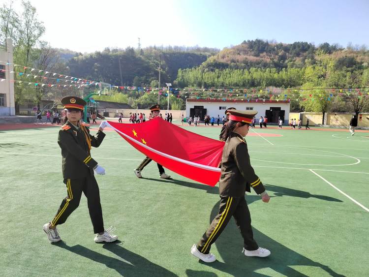 健康小学春季运动会,小学生小型春季运动会信息报道