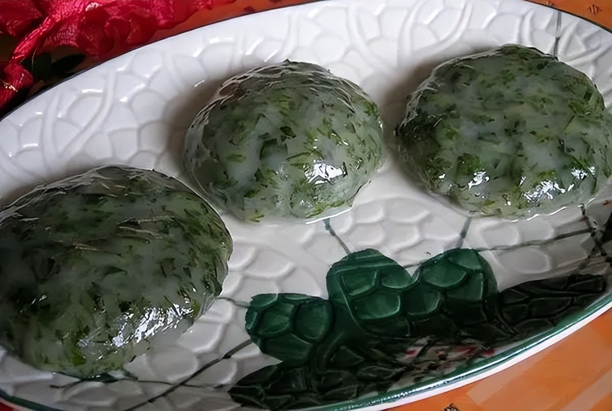 农村野草喂猪的方法,喂猪的野菜如今成了一种美味