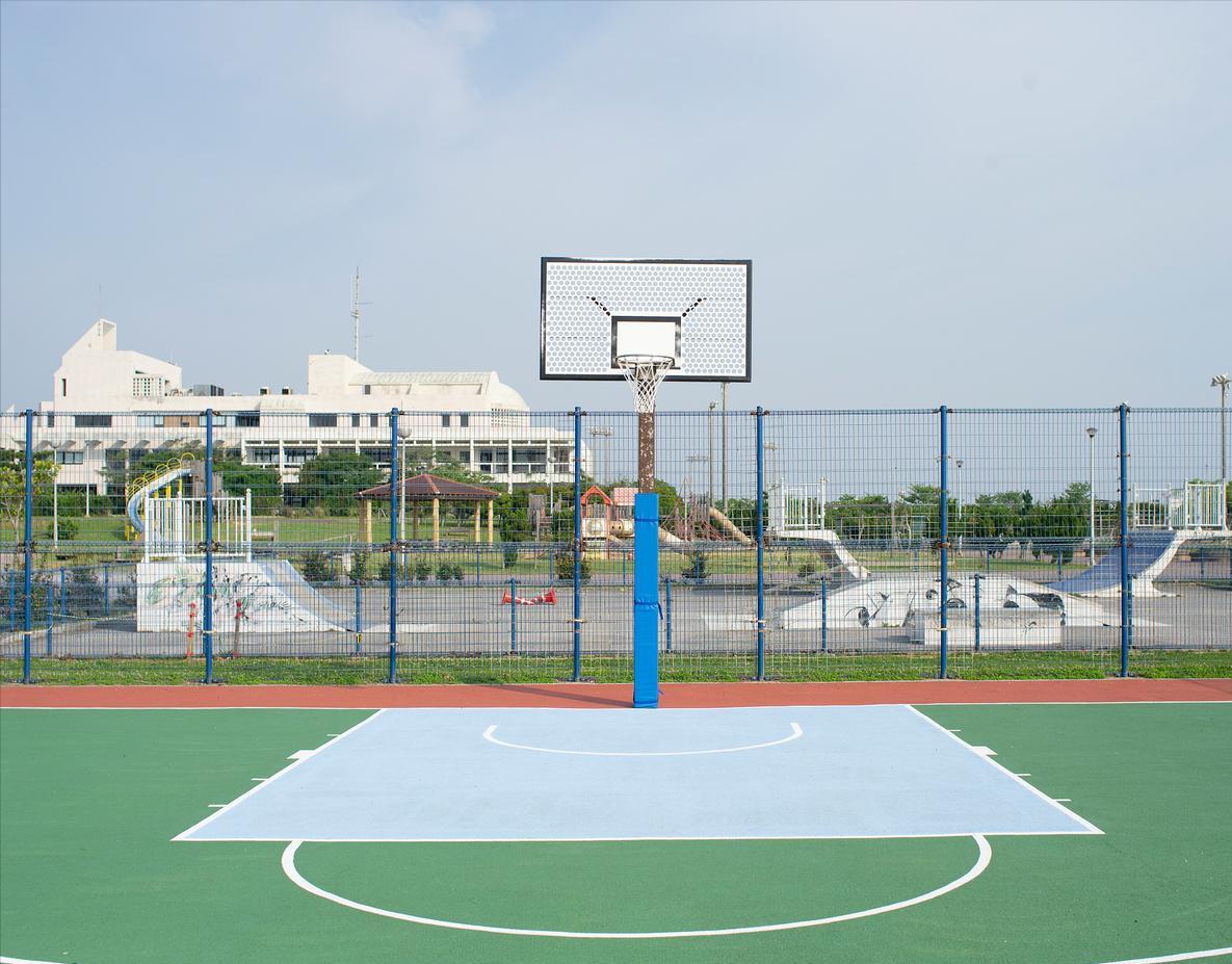 硅pu球场为什么发黑,硅pu球场老化程度区分