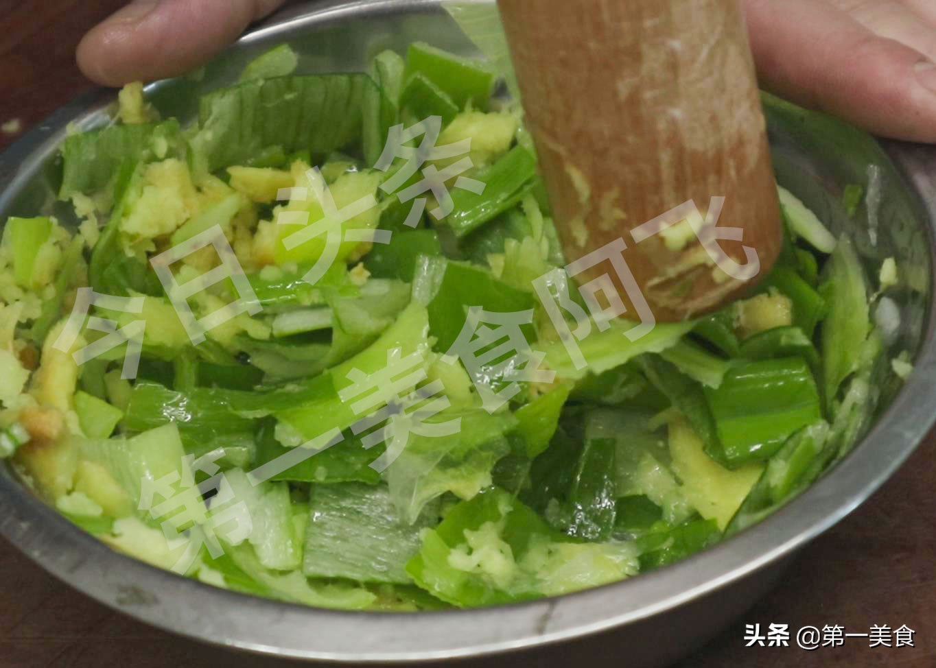 白菜馅挤水的正确方法,白菜饺子不要肉怎么做
