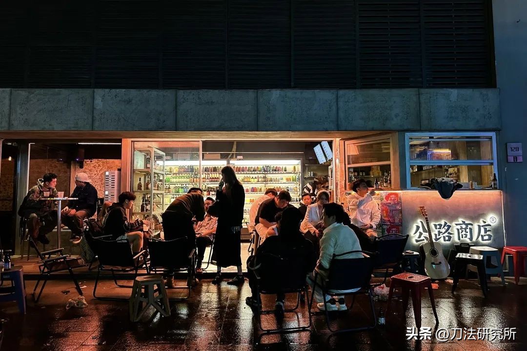 閲囪鍏矾鍟嗗簵,閲囪鍏矾鍟嗗簵搴楀憳