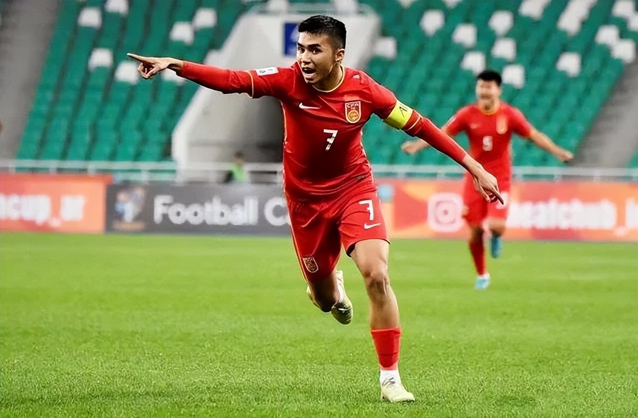 从“国脚荒漠”到亚青赛闪耀,*疆新**球员请继续野蛮成长