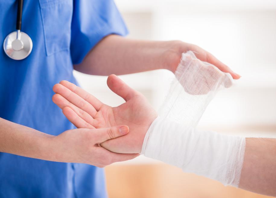 伤筋动骨100天骨折要如何康复治疗,伤筋动骨一百天骨折后要躺100天吗