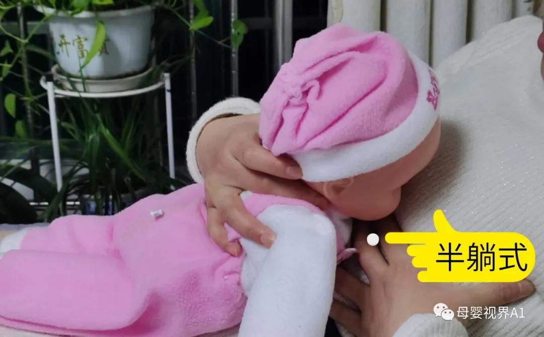 正确喂奶姿势解析,月子喂奶正确姿势