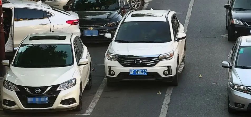 车辆挡住道找车主打什么电话,车辆被挡住了联系不到车主怎么办