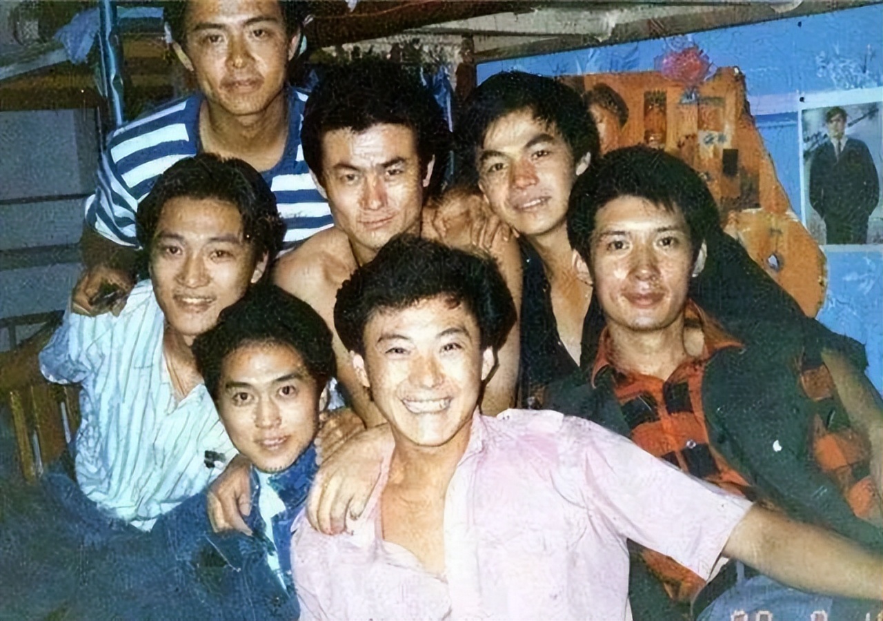 江珊和李洪涛多年重聚深情相拥,李洪涛江珊徐帆同学