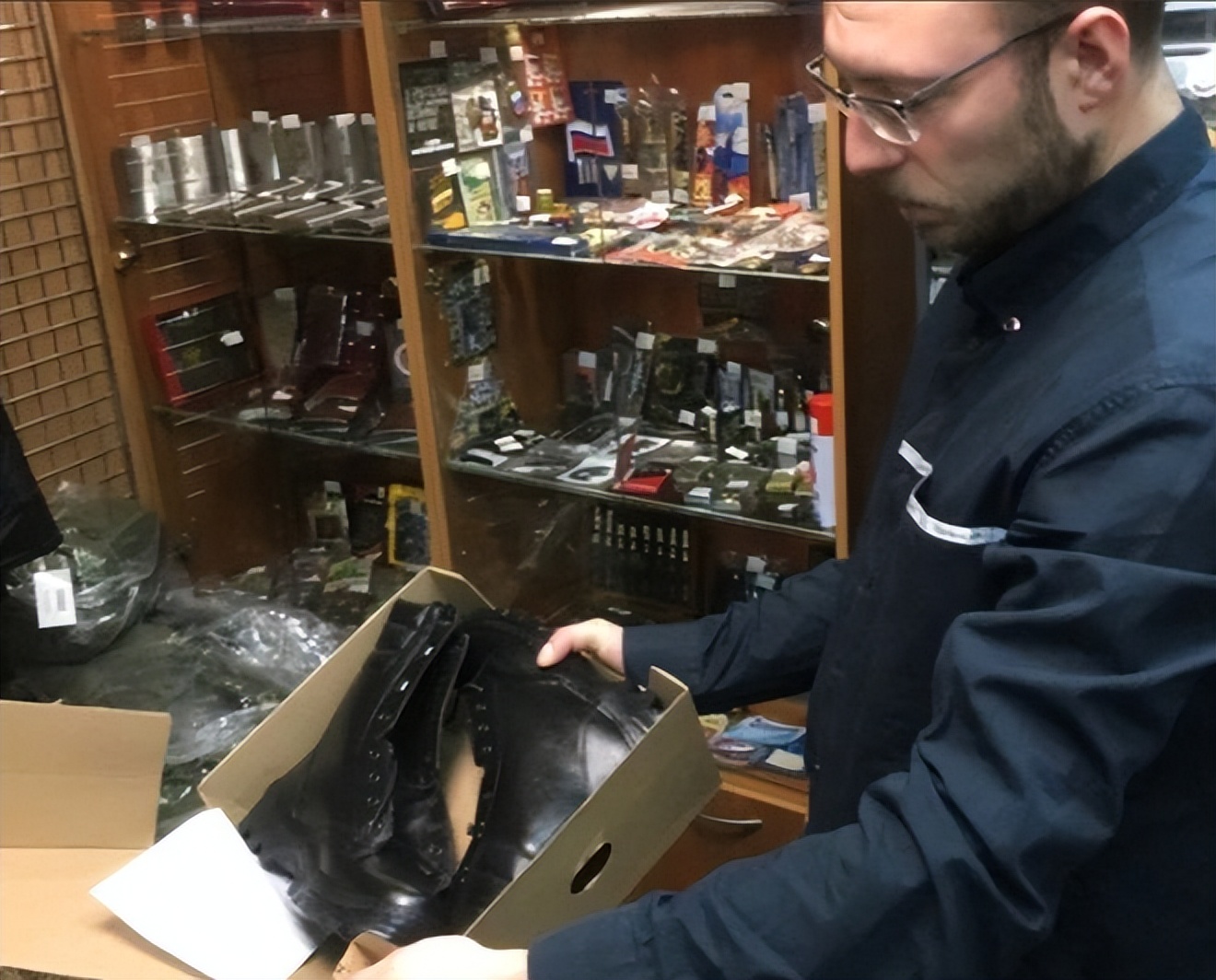 150万套军服不翼而飞！“*队军**信贷”：批准率98%，一小时放款