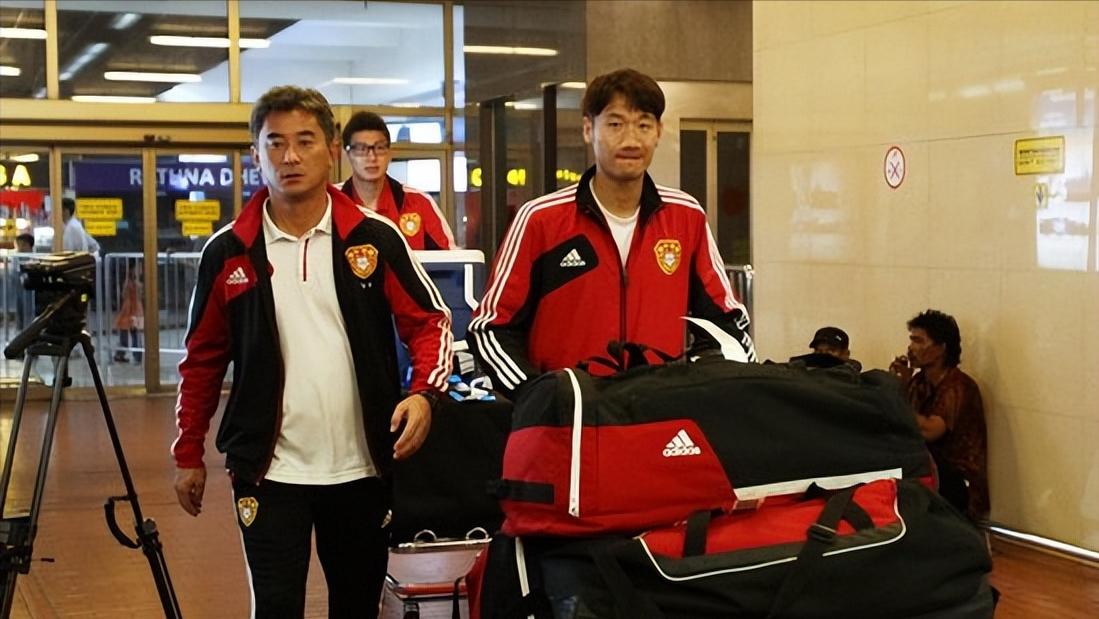 曲艺界顶级嘲讽国足，李铁敛财手段被曝光，一亿存款只是冰山一角