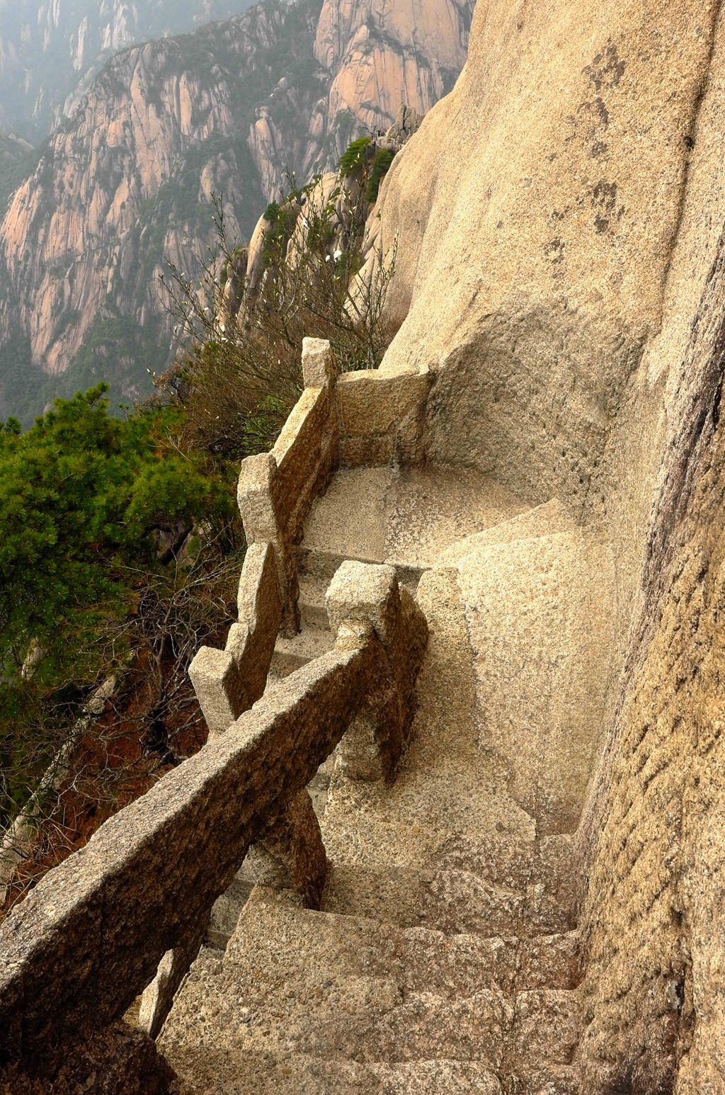 黄山天都峰会走鲫鱼背吗,黄山天都峰鲫鱼背第一视角