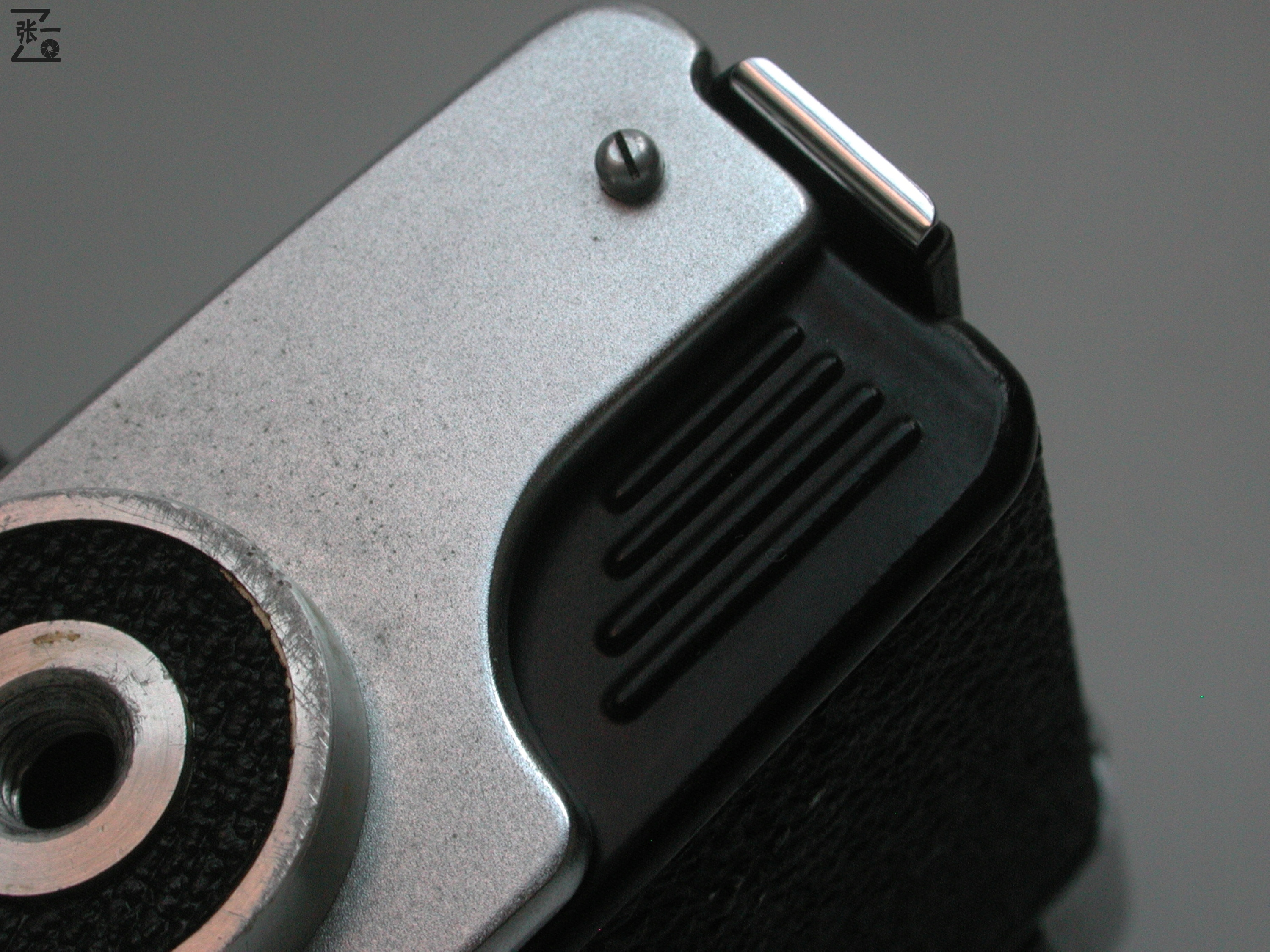 倒片旋钮在机身侧面的日本Fujica35Auto-M旁轴相机！1962年问世