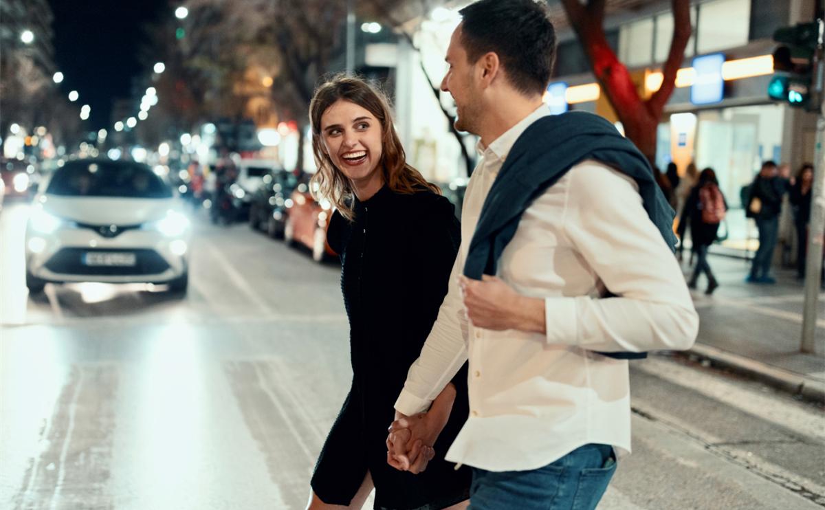 我喜欢上46岁的表姐夫,知道表姐的秘密后,吓得我连夜跑了