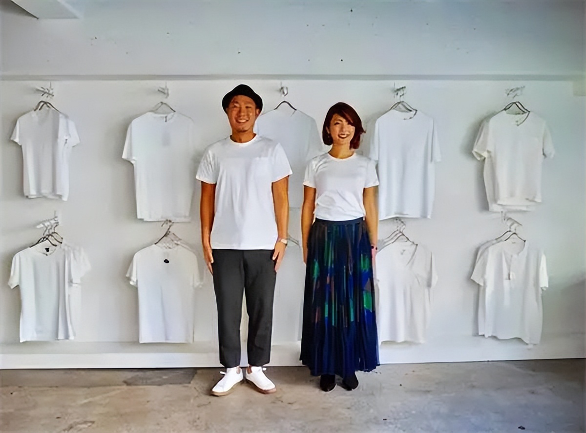 这家只卖白Tee的店成立7周年，干了一件大事
