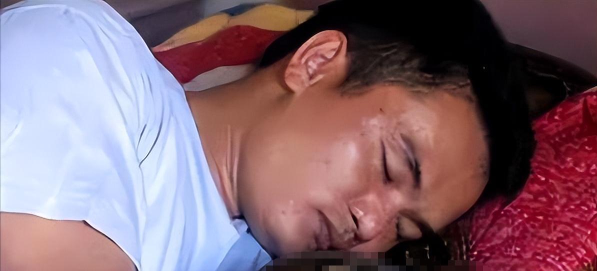 海南巨蟒为报恩甘愿当保姆,两名男子救下巨蟒