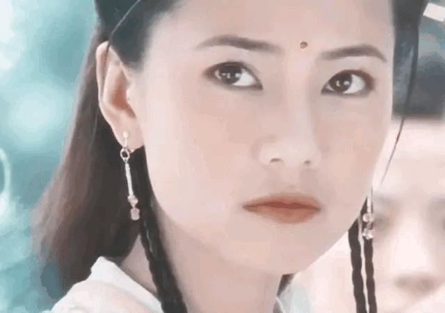 完美女神根本不存在！死皮、黑头、痘痘、毛孔…怼脸暴露真实颜值