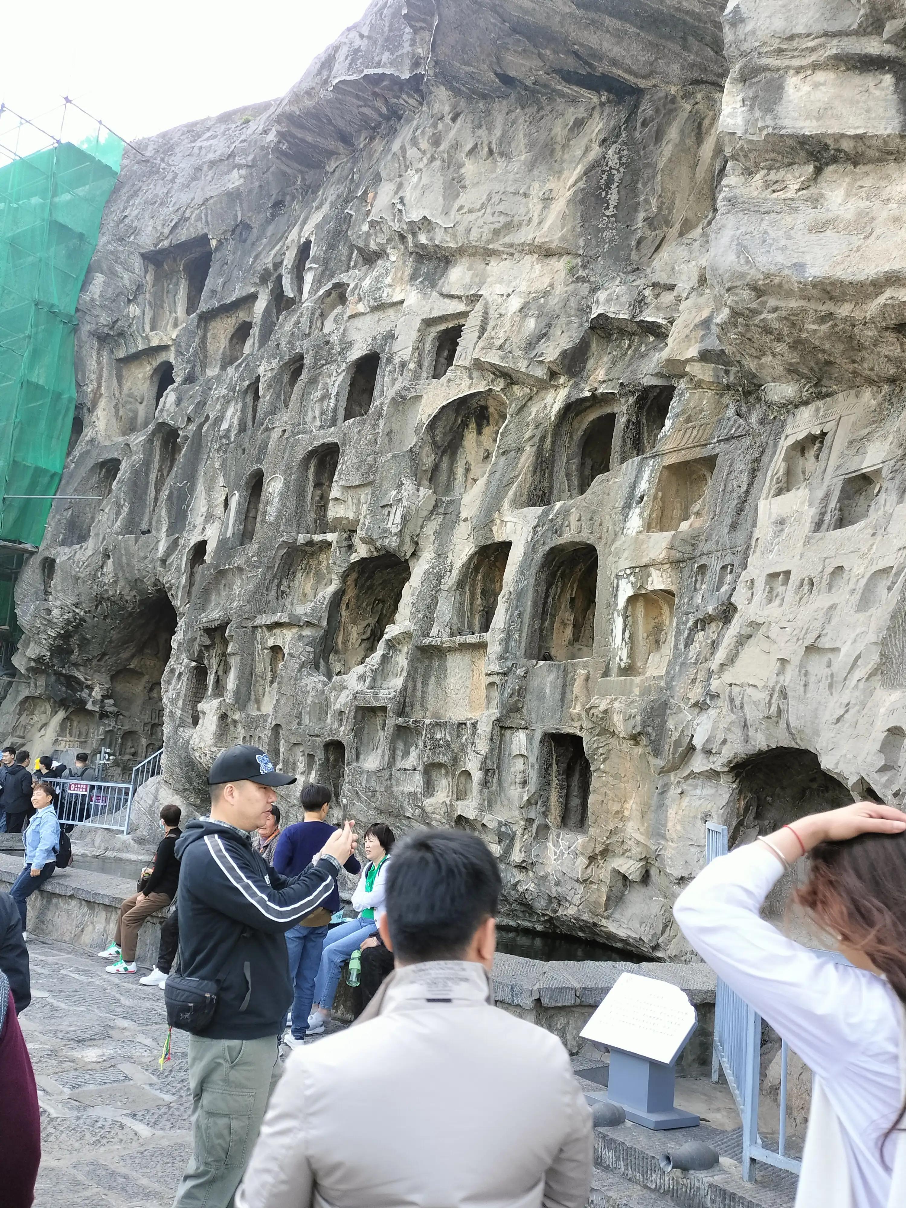 龙门石窟中国石刻艺术,龙门石窟被谁评为世界石刻最巅峰